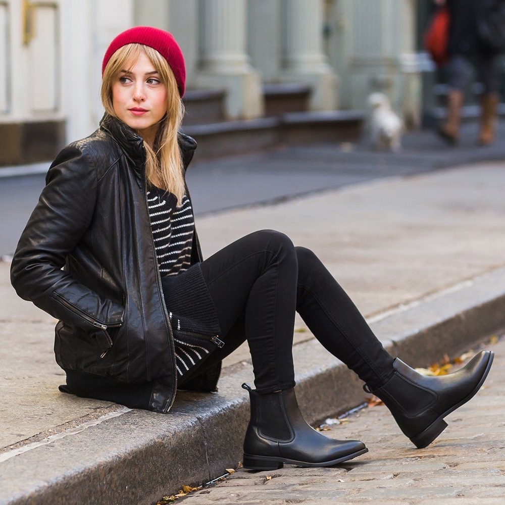 $369 Frye Melissa Chelsea Black Genuine Leather Comfy Low Heel Short Ankle Boot - Picture 2 of 16